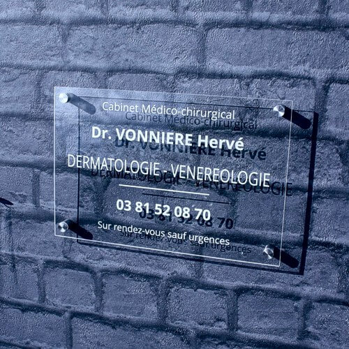 Gravure Plaque Plastique Personnalisée sur Otypo