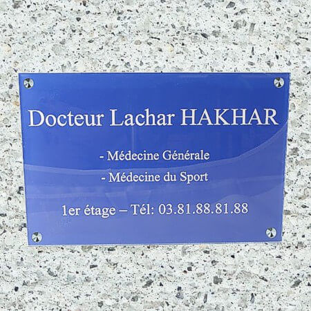 plaque professionnelle en plexiglas noire, lettres Or, cabinet medical