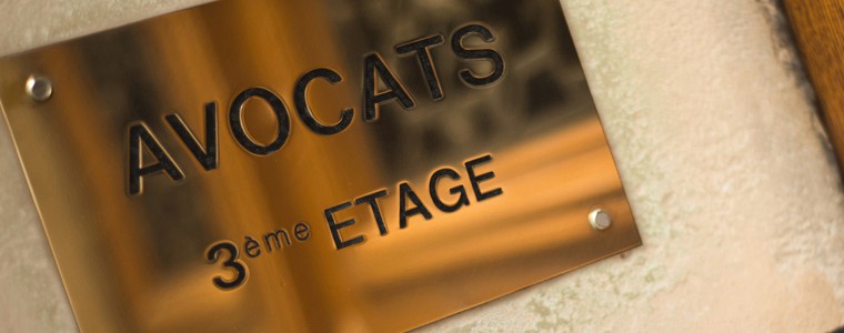 Plaque professionnelle, signalétique, plaque gravée...